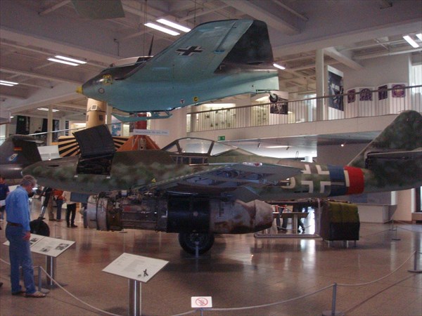 013- Messerschmitt ME 262 A-1 -2